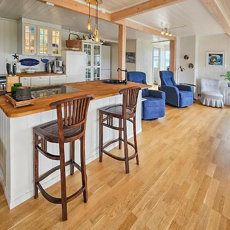 Ferienhaus 2 Bedroom Cozy In Laurkollen