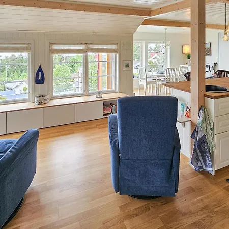 Ferienhaus 2 Bedroom Cozy In Laurkollen