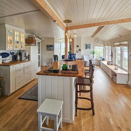 2 Bedroom Cozy In *